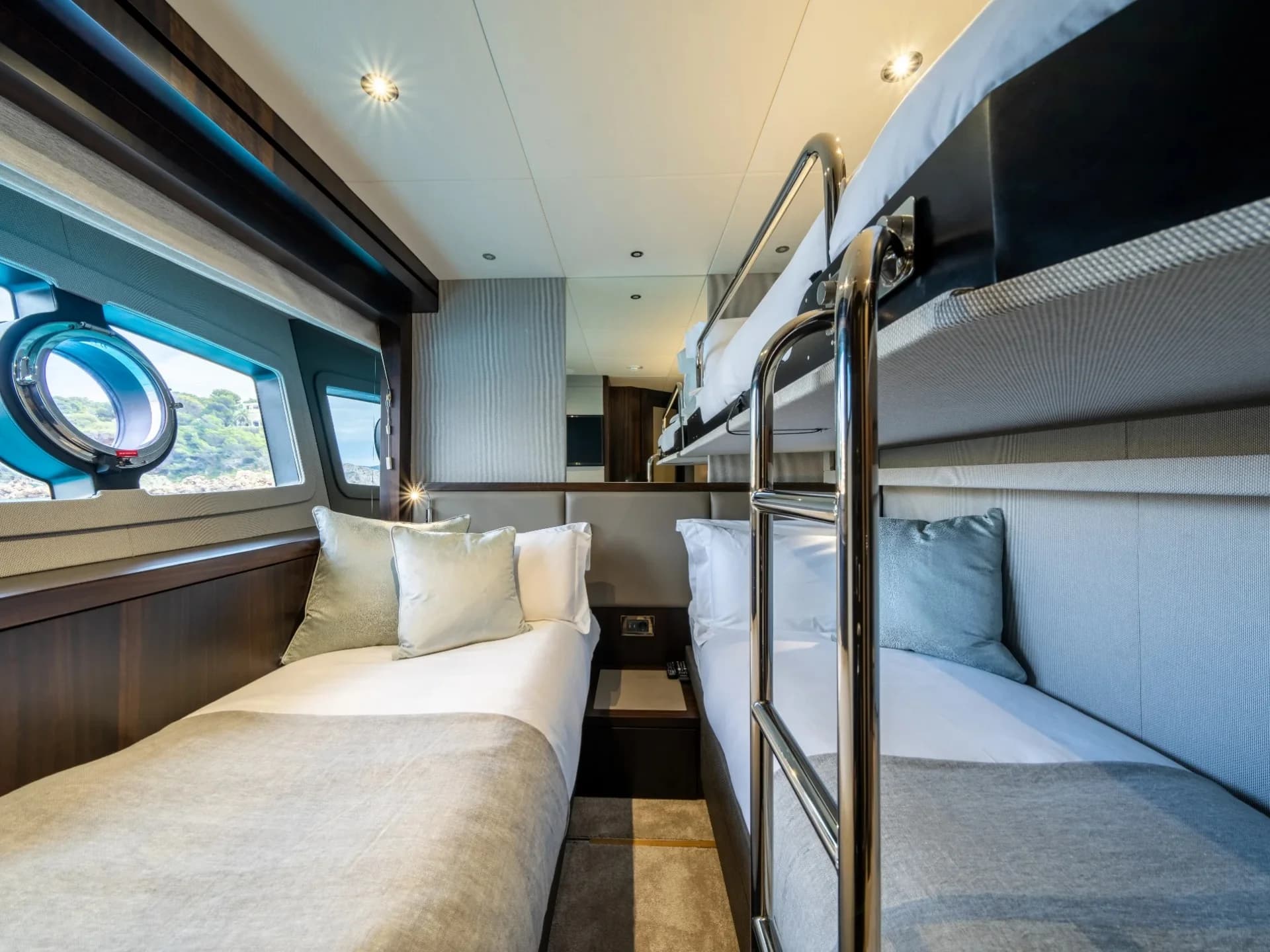 BLUE INFINITY ONE – 32