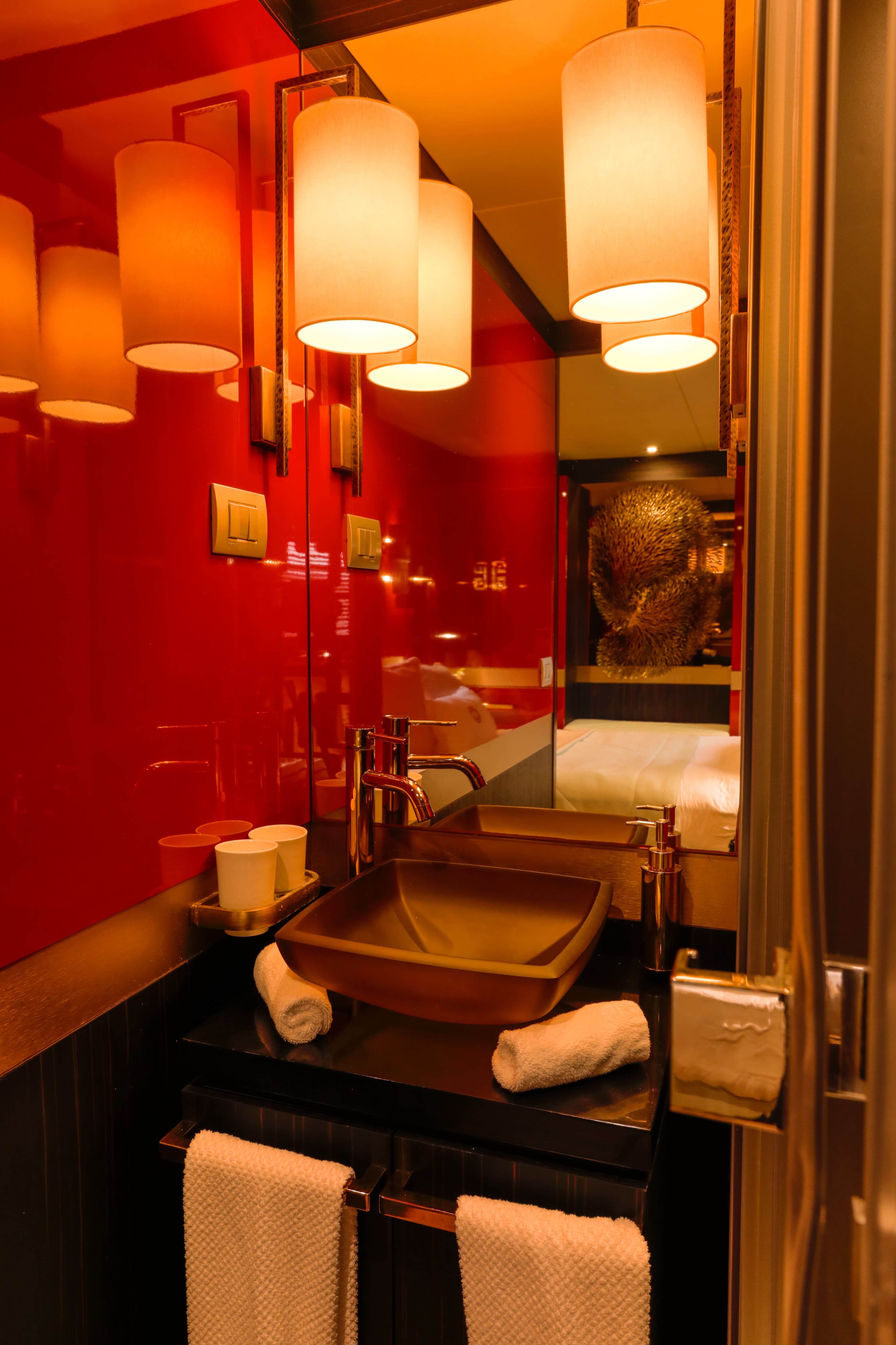 Goldfinger House of Hütter – 8