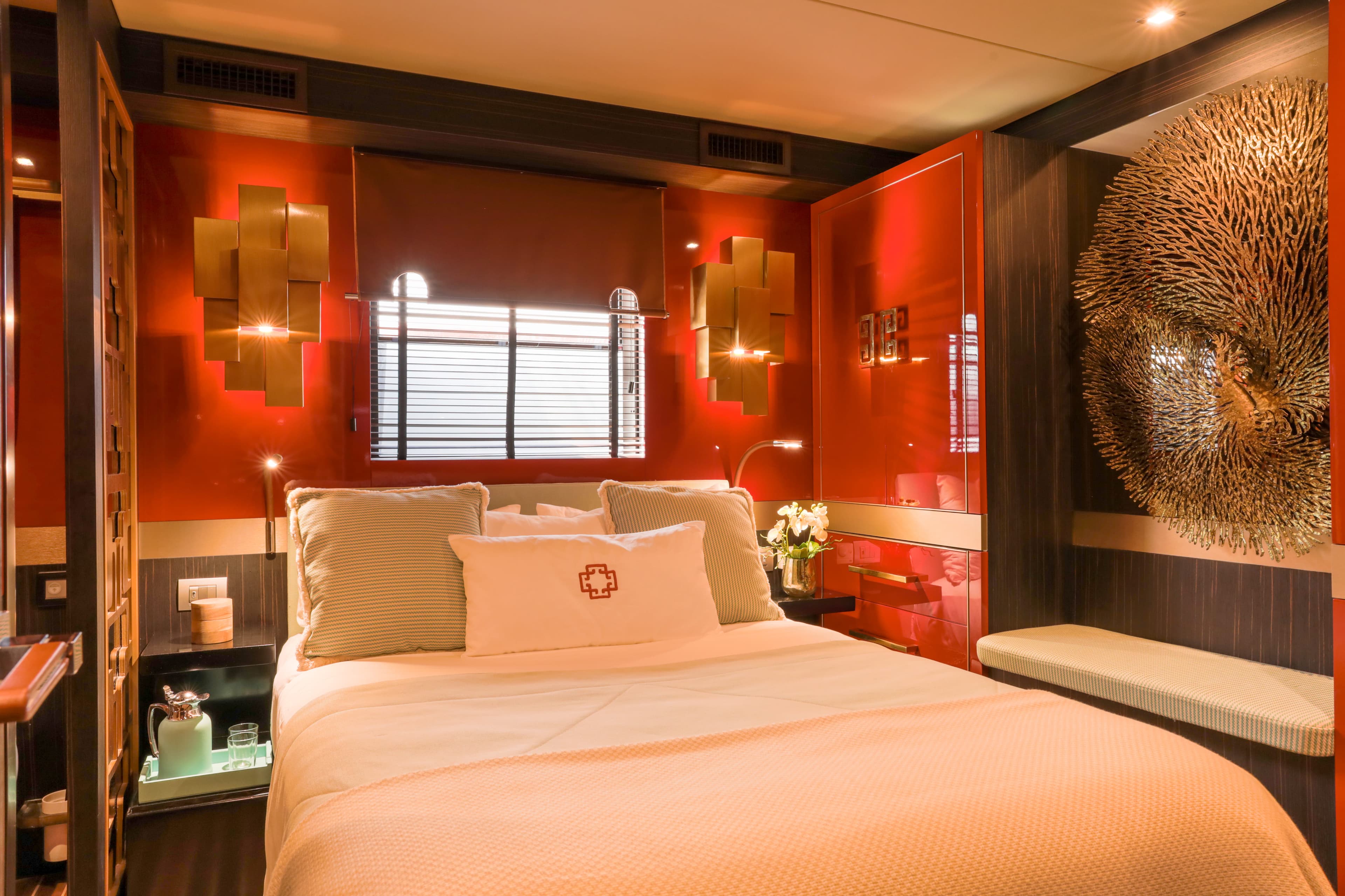 Goldfinger House of Hütter – 12